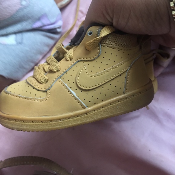 Shoes - Picture 2 of 4